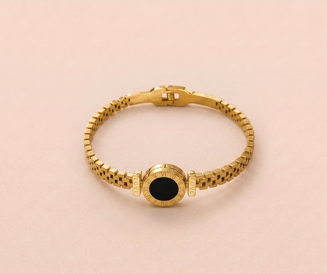 Anti-Tarnish – Helps maintain its shine Handcuff