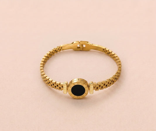 Anti-Tarnish – Helps maintain its shine Handcuff