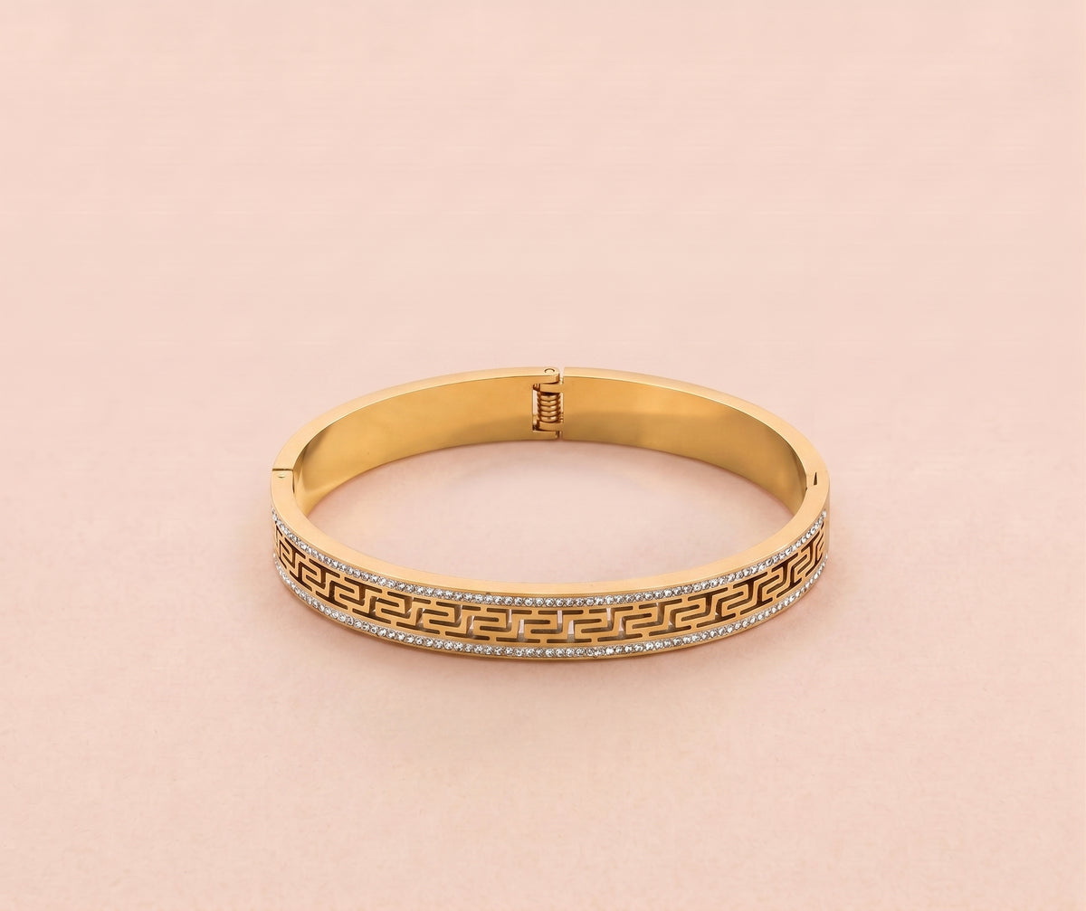 Elegant, luxurious finish Handcuff