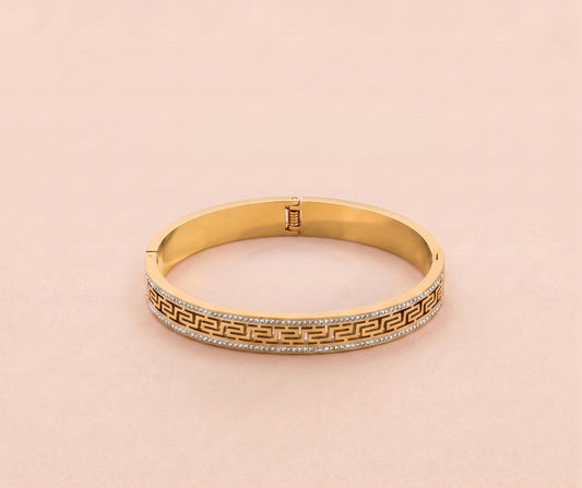 Elegant, luxurious finish Handcuff