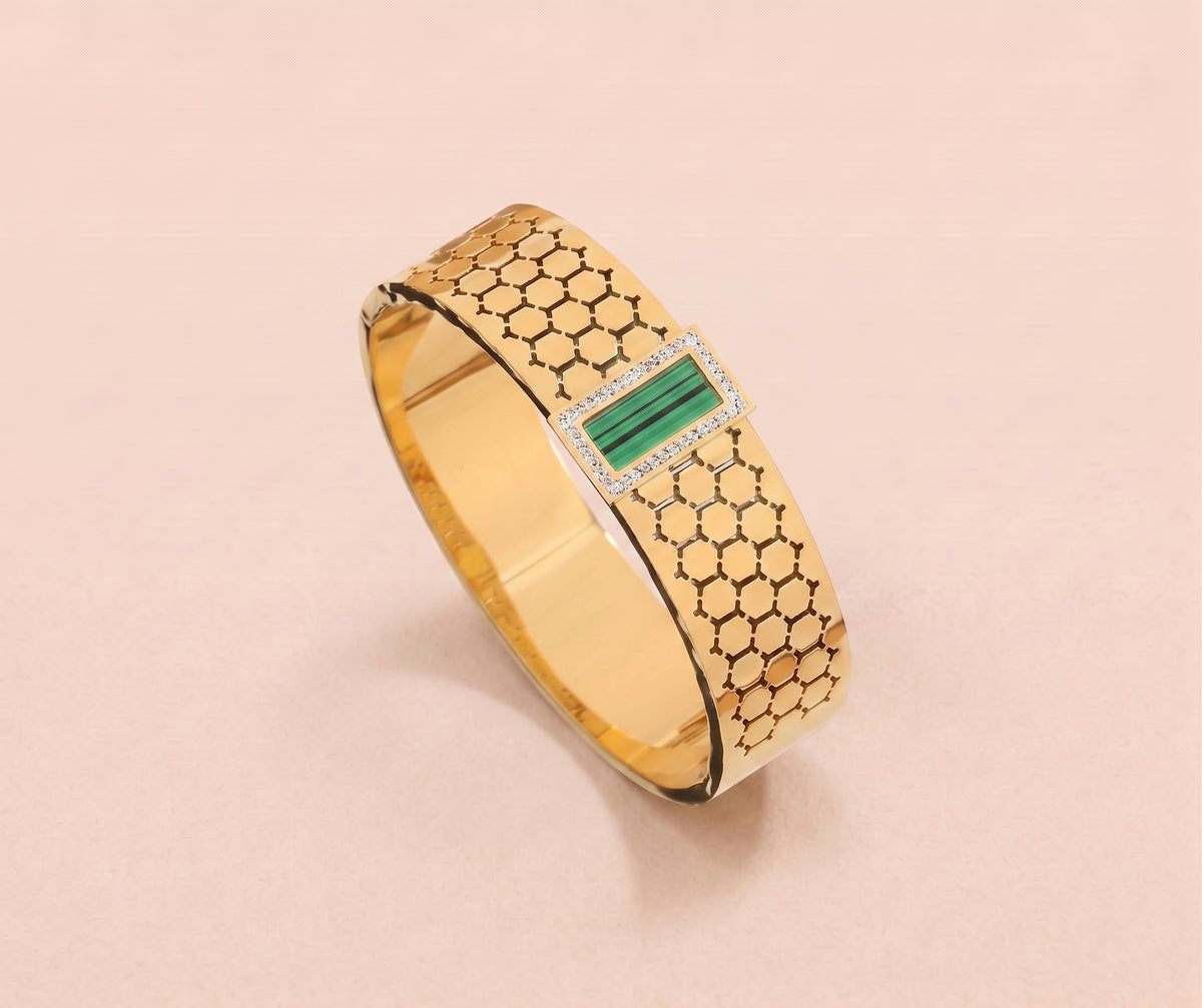 18K Gold Plated – Elegant, luxurious finish Handcuff
