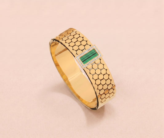 18K Gold Plated – Elegant, luxurious finish Handcuff
